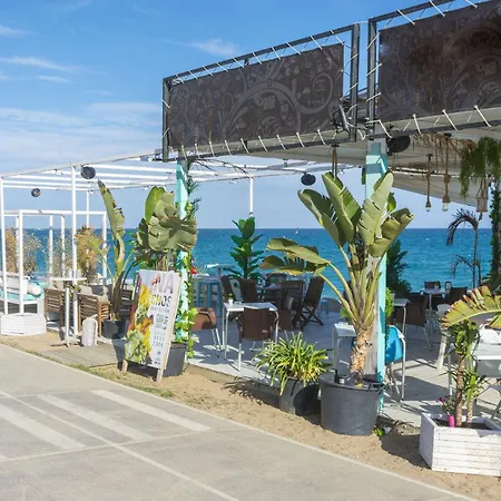 Homeholidaysrentals Colors - Costa Barcelona Villa