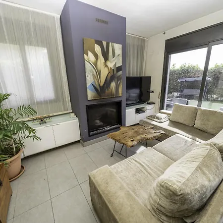 Homeholidaysrentals Colors - Costa Barcelona Villa *