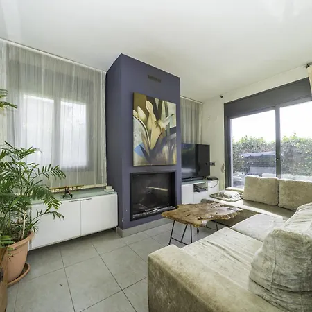Homeholidaysrentals Colors - Costa Barcelona Villa